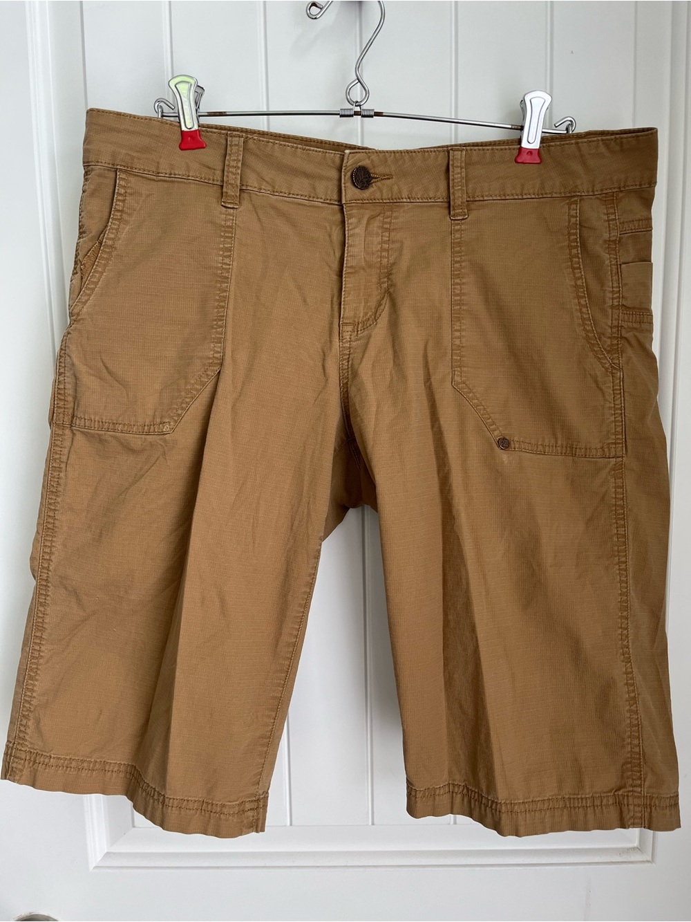 PrAna Woman’s size 10 athletic Bermuda Cargo knee length Shorts